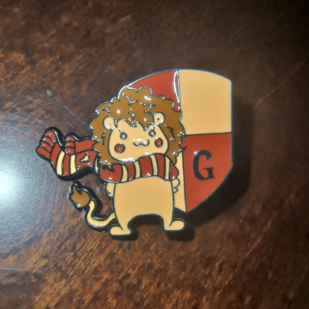 Cute Lion Enamel Pin - Red and Gold Scarf Design Gryffindor Harry Potter
